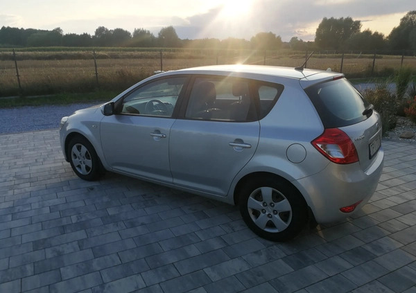 Kia Ceed cena 16800 przebieg: 207402, rok produkcji 2010 z Sieradz małe 172